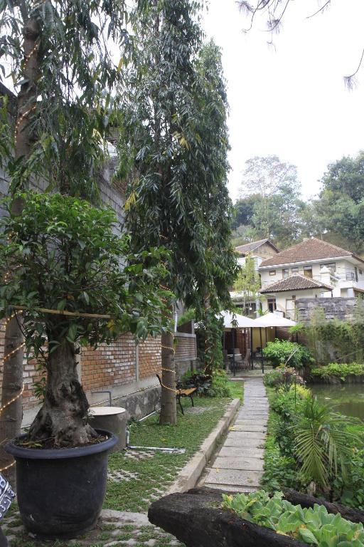 Hotel Lotus Bandung Exterior foto