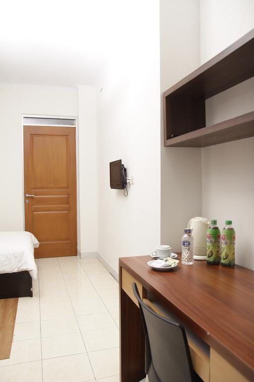 Hotel Lotus Bandung Zimmer foto