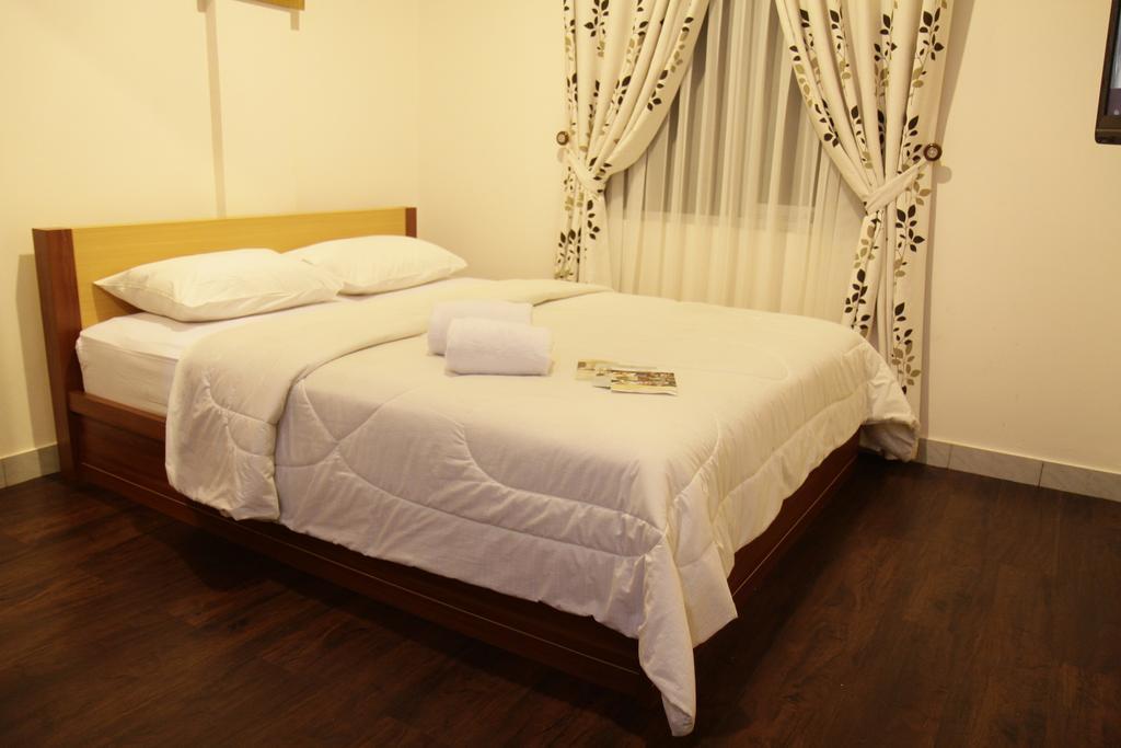 Hotel Lotus Bandung Zimmer foto