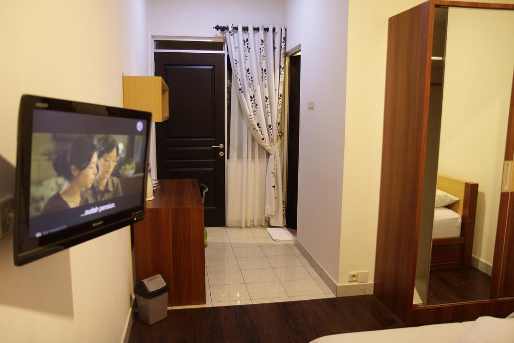Hotel Lotus Bandung Zimmer foto